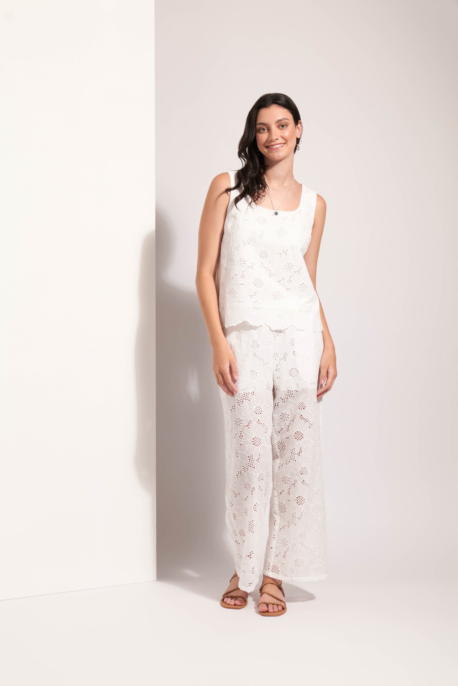 Foil Flower-Ful White Flower Shell Top