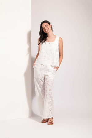 Foil Flower-Ful White Flower Shell Top