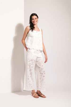 Foil Flower-Ful White Flower Shell Top