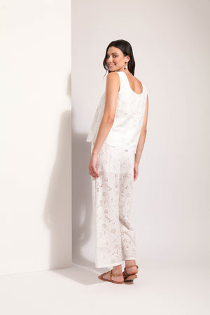 Foil Flower-Ful White Flower Shell Top