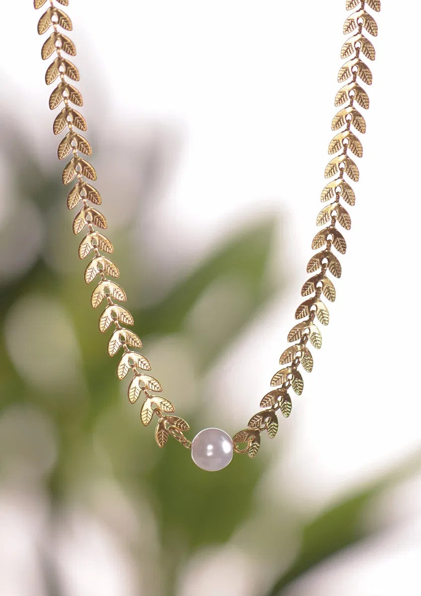Hot Tomato Water Pearl & Laurel Necklace