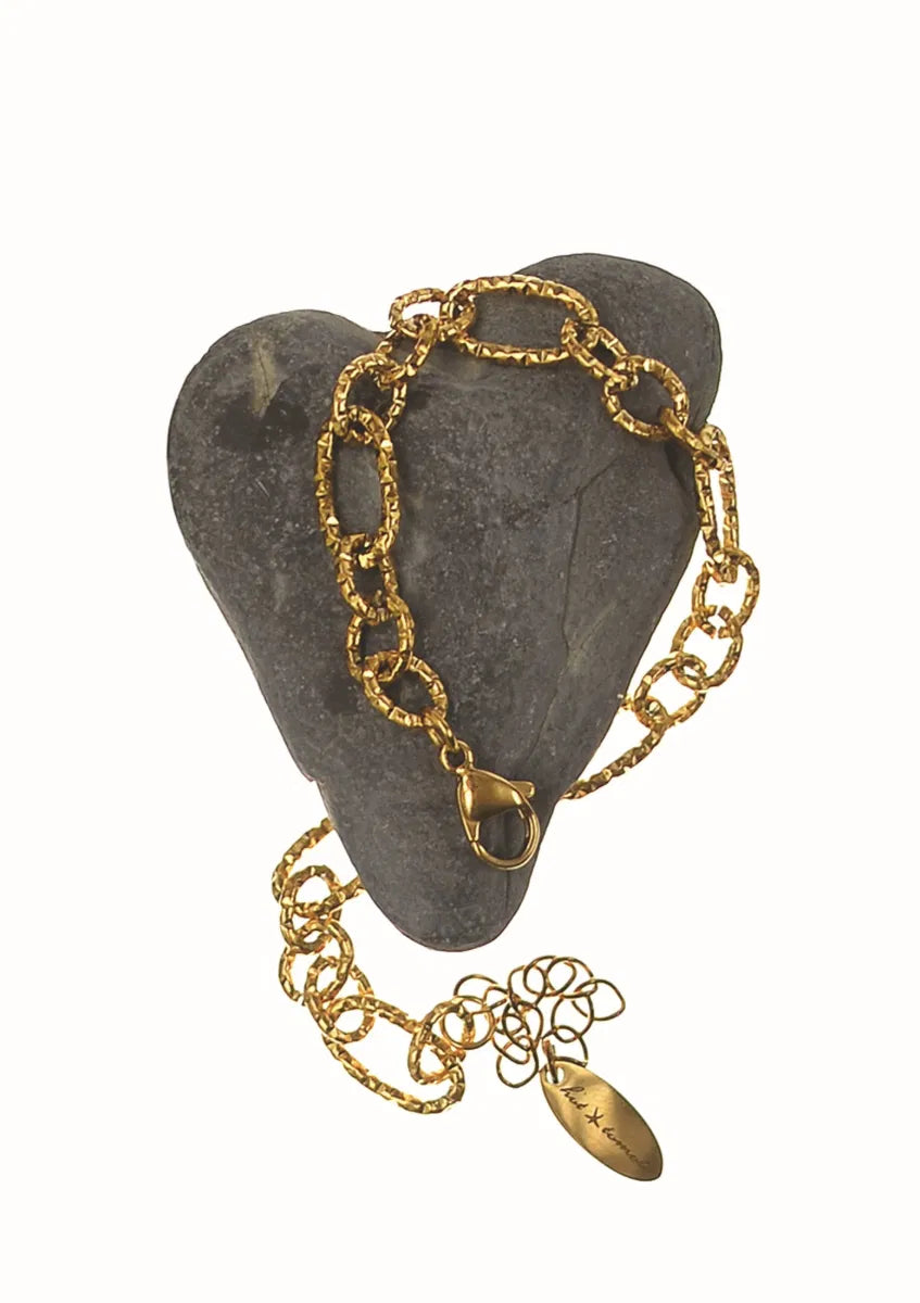 Hot Tomato Gold Figaro Style Chain Link Bracelet